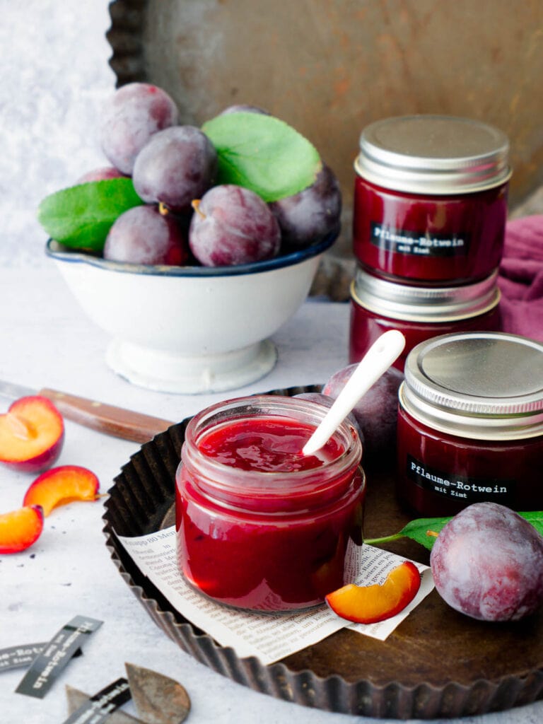 Pflaumen-Rotwein Marmelade mit Zimt