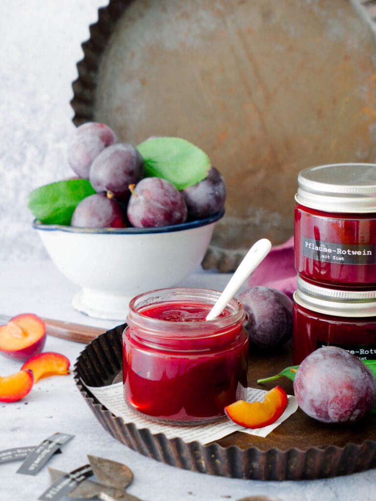 Pflaumen-Rotwein Marmelade mit Zimt - Dinkelliebe