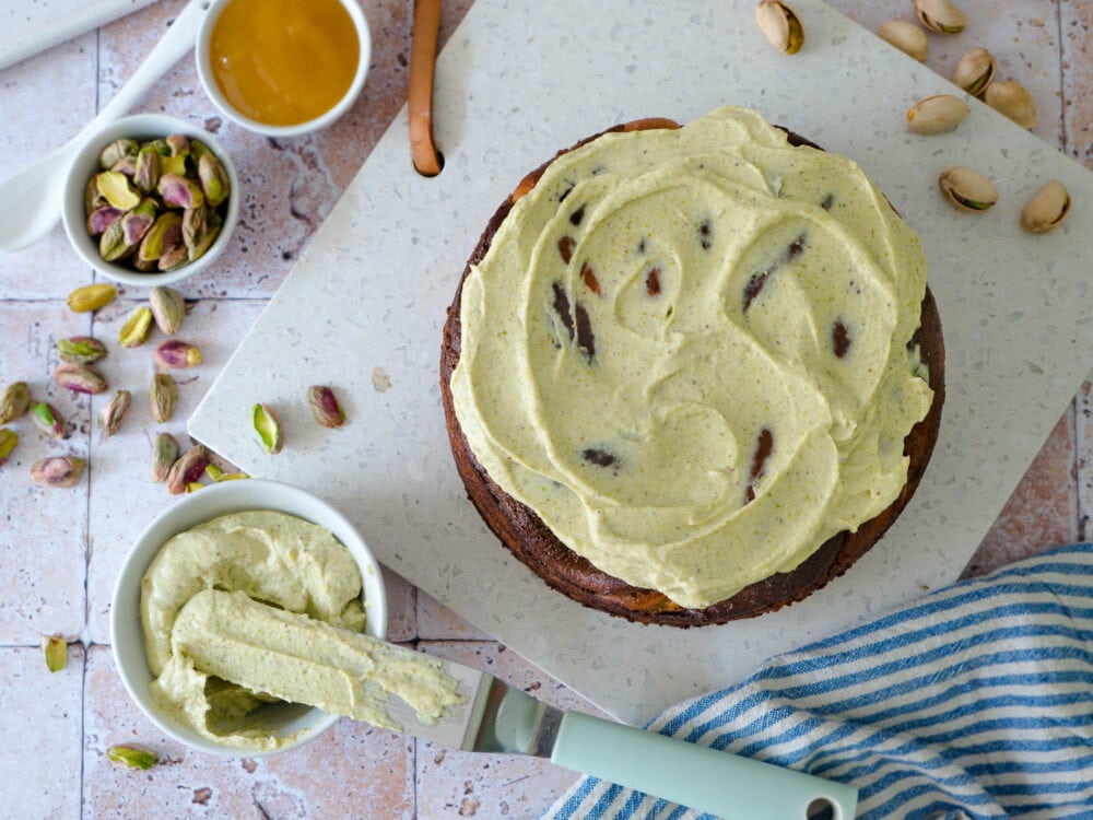 Pistazien-Orangen-Hefekuchen mit Pistazienfrosting