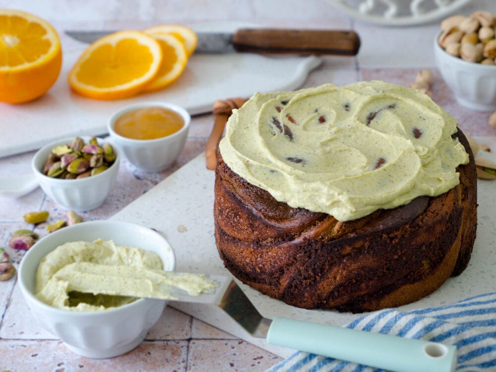 Pistazien-Orangen-Hefekuchen mit Pistazienfrosting