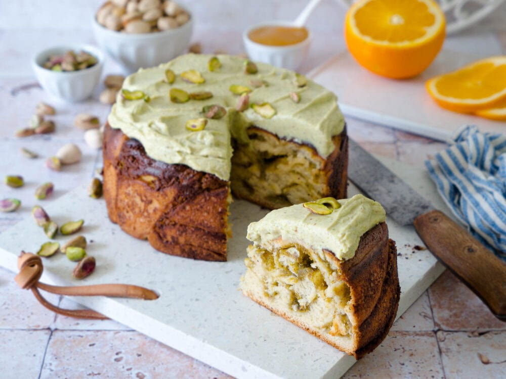 Pistazien-Orangen-Hefekuchen mit Pistazienfrosting