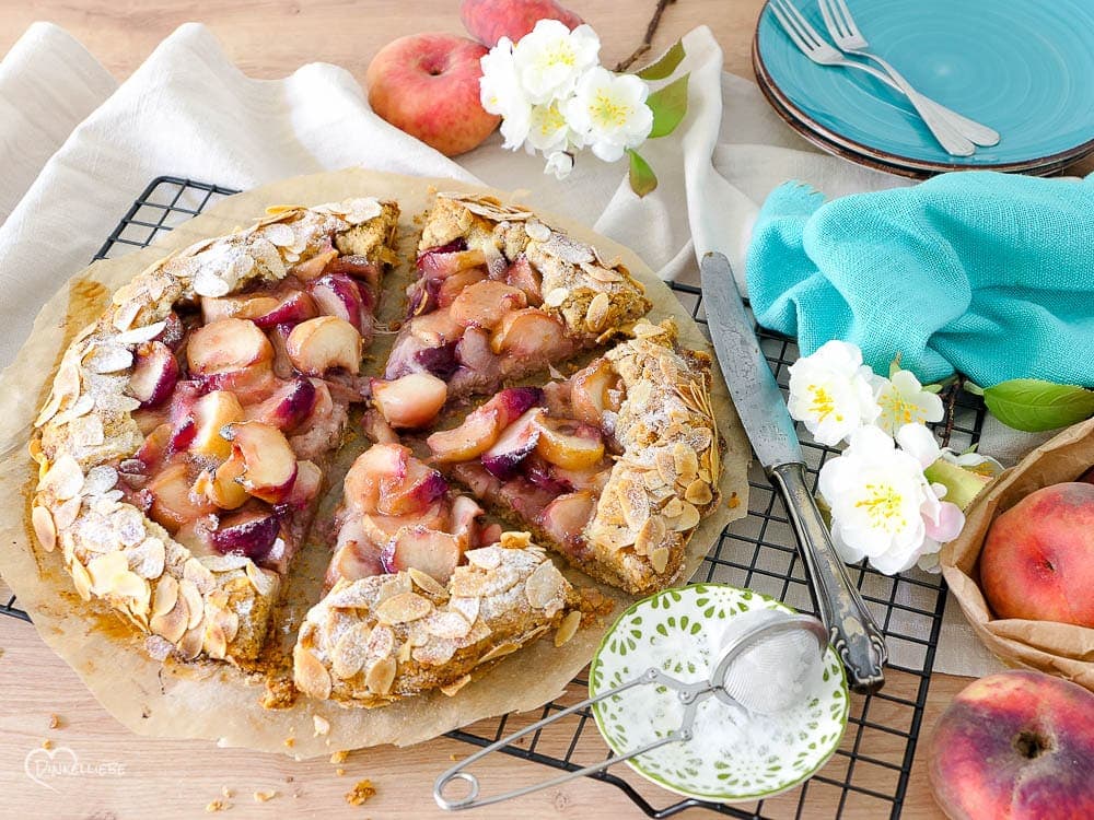Plattpfirsich-Mandel-Galette