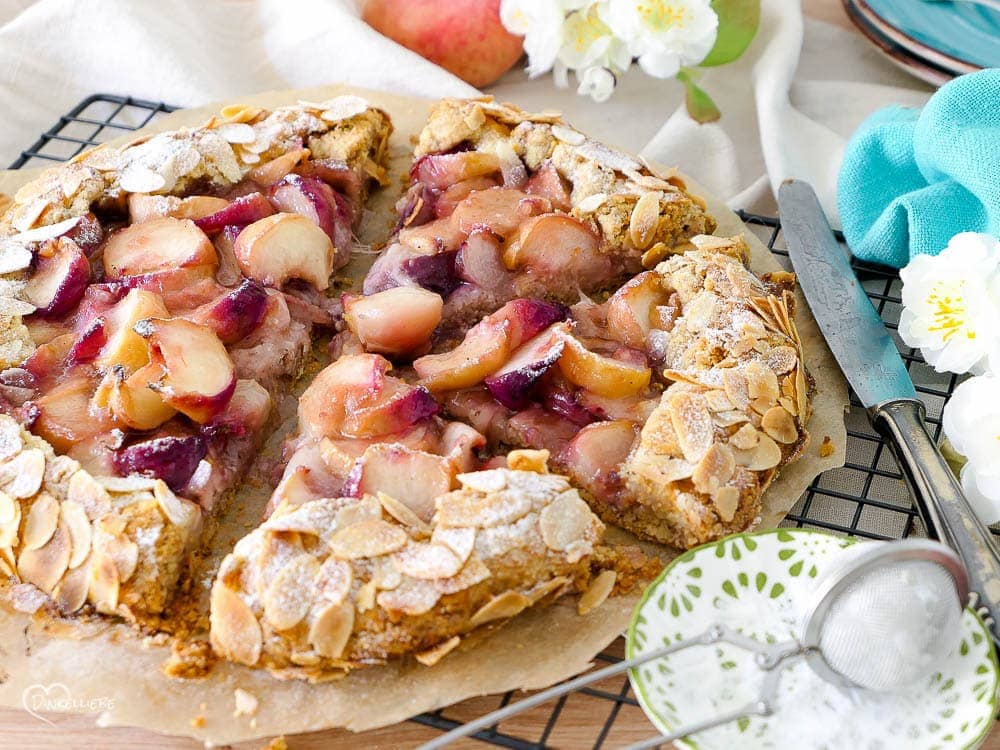 Plattpfirsich-Mandel-Galette