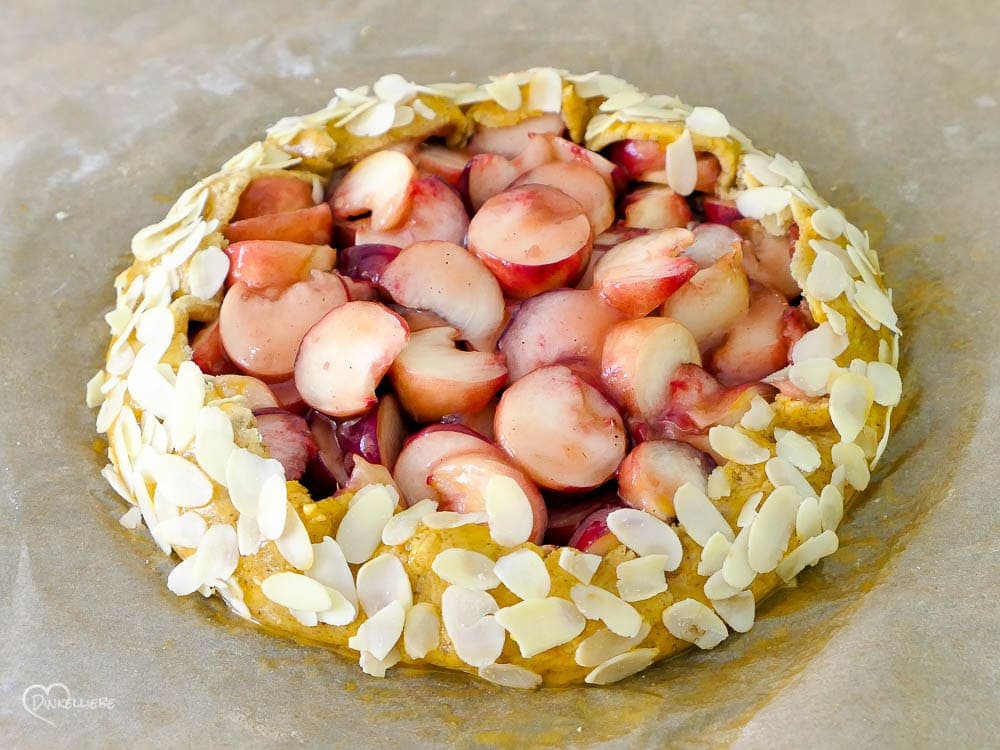 Plattpfirsich-Mandel-Galette