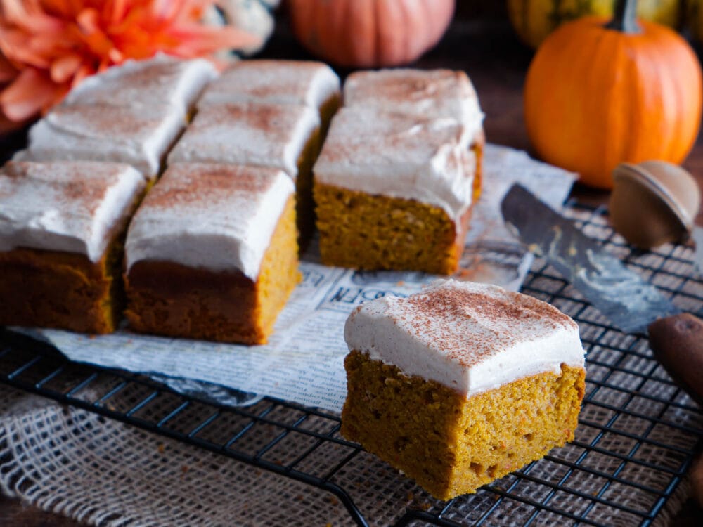 Pumpkin Dream Cake - traumhafter Dinkel Kürbiskuchen vom Blech ...