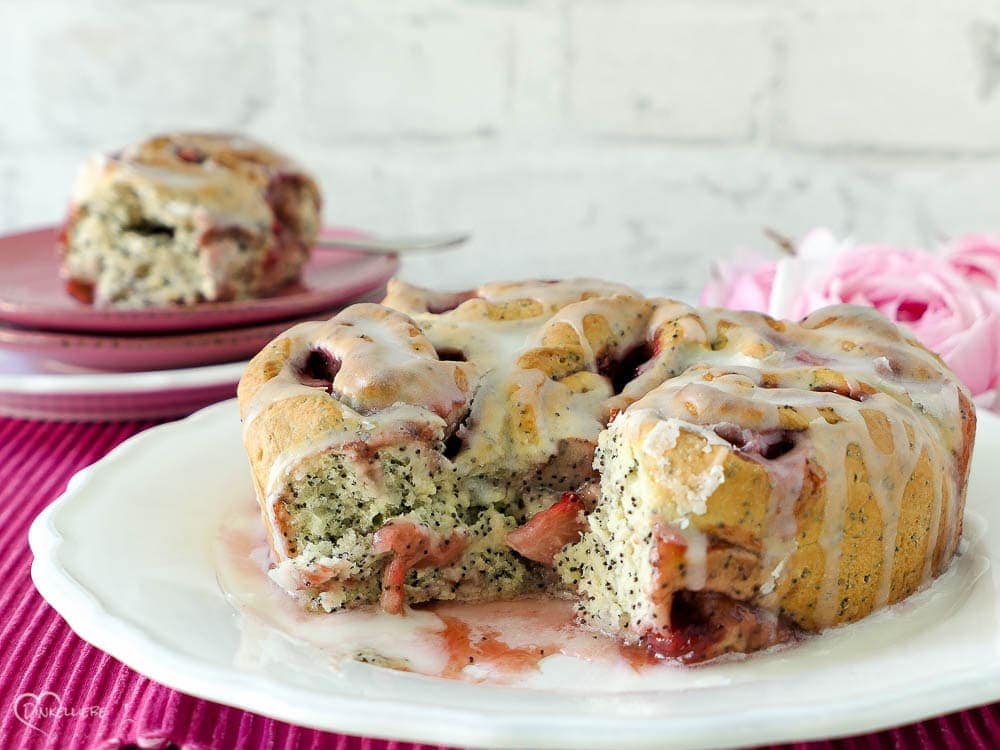 Schnelle Erdbeer-Mohn-Schnecken