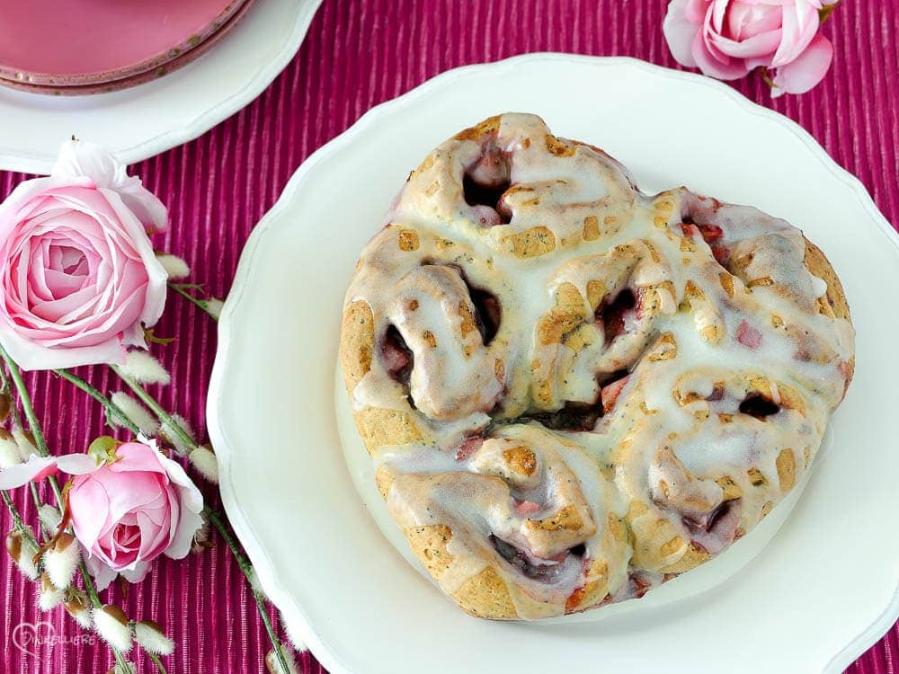 Schnelle Erdbeer-Mohn-Schnecken