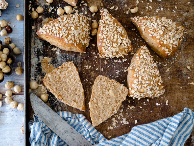 Schnelle Protein Haselnuss-Hafer-Brötchen