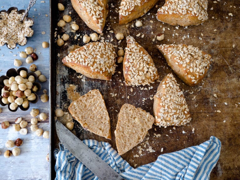 Schnelle Protein Haselnuss-Hafer-Brötchen