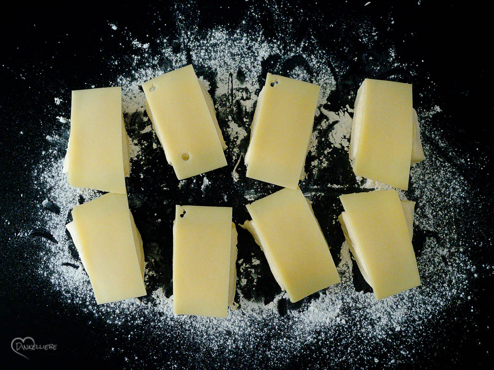 Schnelle Protein-Käsebrötchen Teigbearbeitung