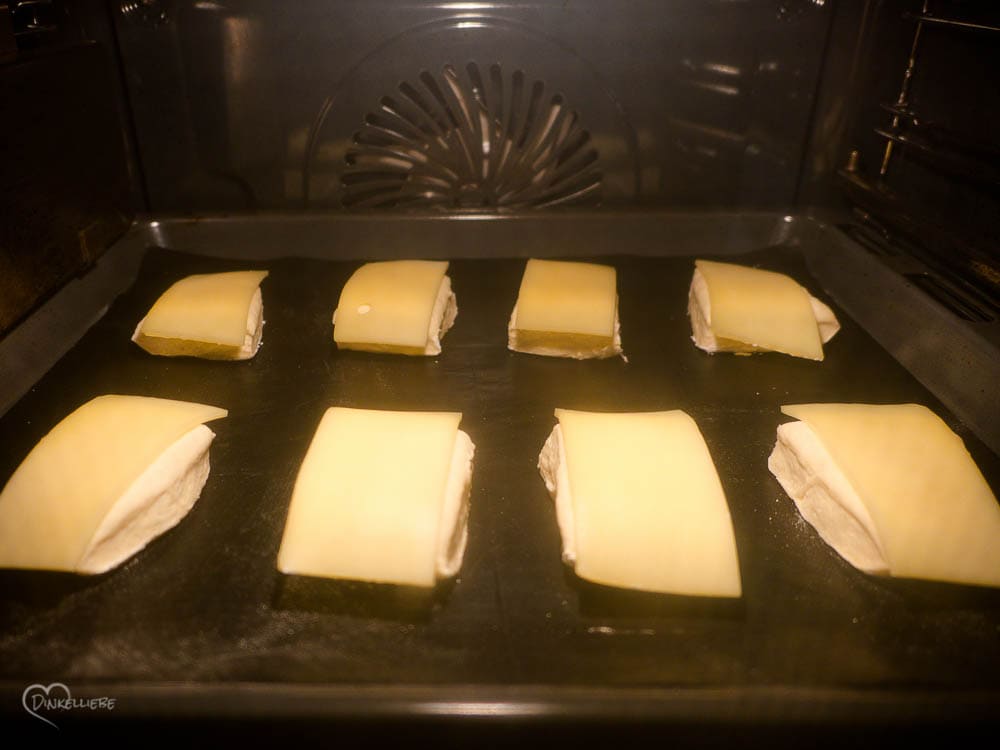 Schnelle Protein-Käsebrötchen Teigbearbeitung