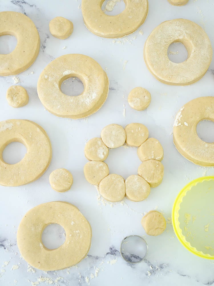 Schnelle Vanille-Dinkel-Doughnuts mit Ganache