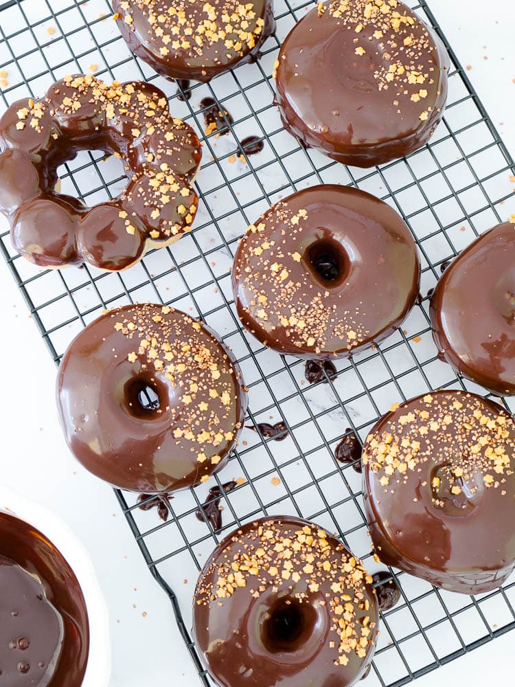 Schnelle Vanille-Dinkel-Doughnuts mit Ganache