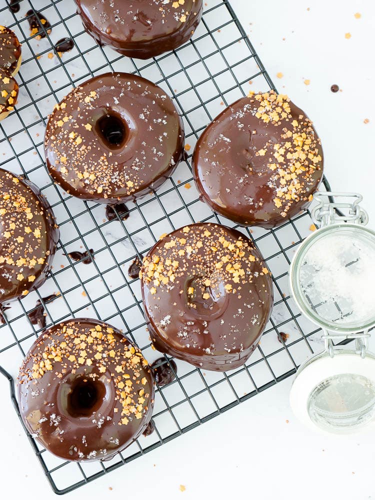 Schnelle Vanille-Dinkel-Doughnuts mit Ganache