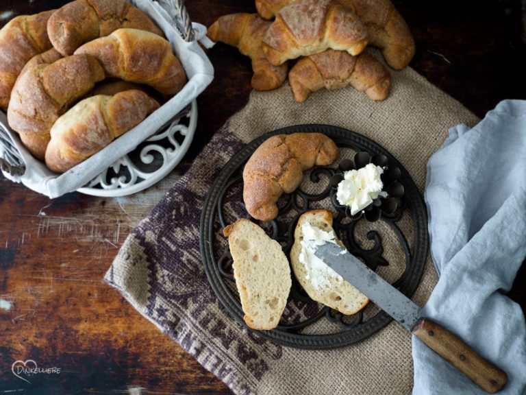 Schnelle, luftige Frühstückshörnchen mit viel Protein