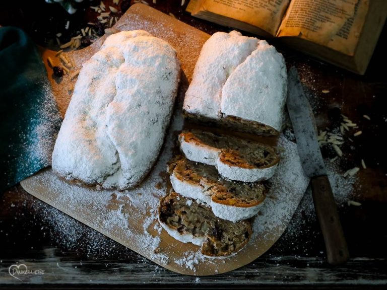 Schneller Christstollen mit Marzipan - ohne Rosinen und ohne Hefe