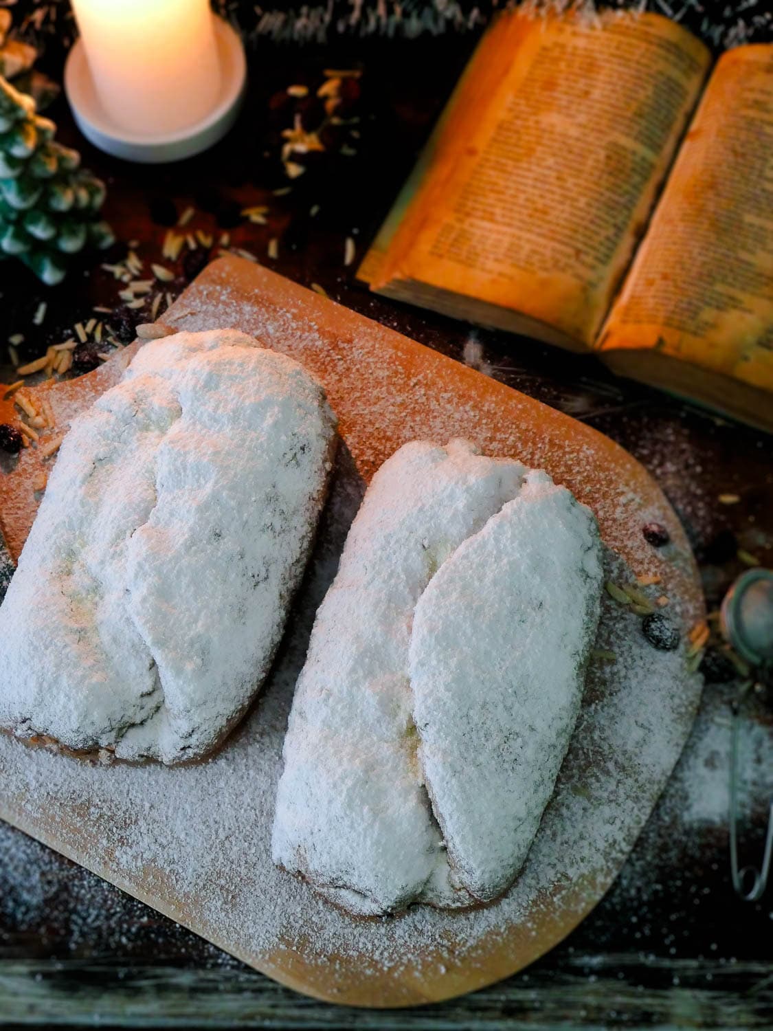 Schneller, veganer Christstollen / Weihnachtsstollen mit Marzipan und ohne Hefe - einfaches Rezept, mit oder ohne Thermomix