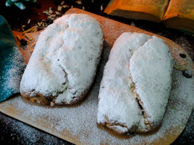 Schneller, veganer Christstollen / Weihnachtsstollen mit Marzipan und ohne Hefe - einfaches Rezept, mit oder ohne Thermomix