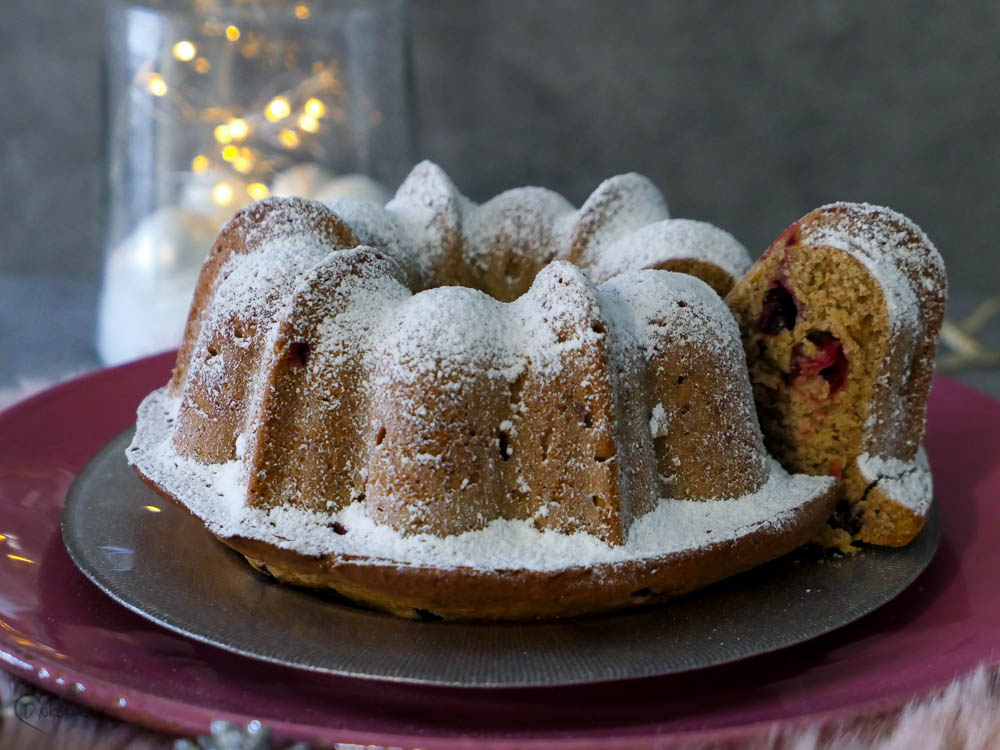 Spekulatiushupf mit frischen Cranberries