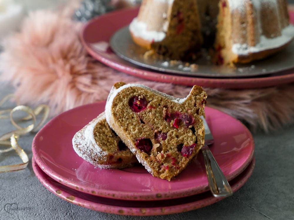 Spekulatiushupf mit frischen Cranberries