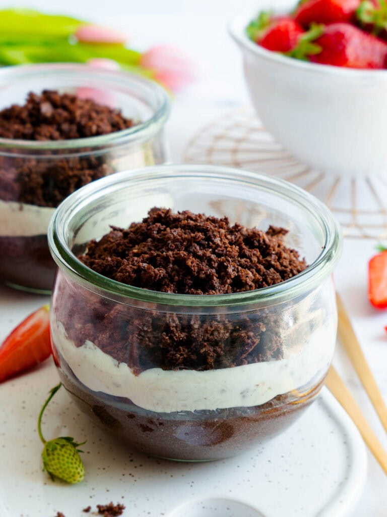 Vegane Erdbeer-Maulwurfkuchen-Baked-Proats - vegane Erdbeer-Maulwurfkuchen-Protein-Haferflocken - Baked Protein Oats Erdbeer-Maulwurfkuchen-Art