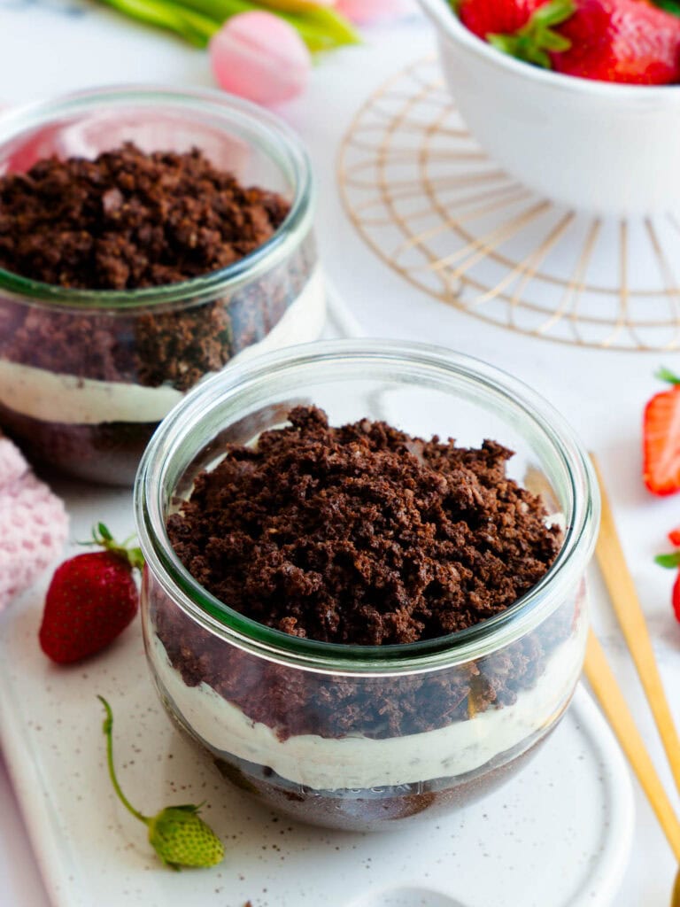 Vegane Erdbeer-Maulwurfkuchen-Baked-Proats - vegane Erdbeer-Maulwurfkuchen-Protein-Haferflocken - Baked Protein Oats Erdbeer-Maulwurfkuchen-Art