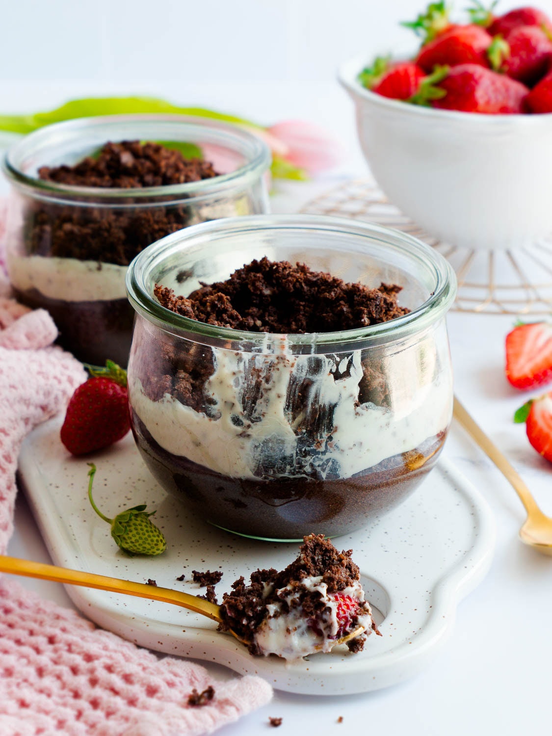 Vegane Erdbeer-Maulwurfkuchen-Baked-Proats - vegane Erdbeer-Maulwurfkuchen-Protein-Haferflocken - Baked Protein Oats Erdbeer-Maulwurfkuchen-Art
