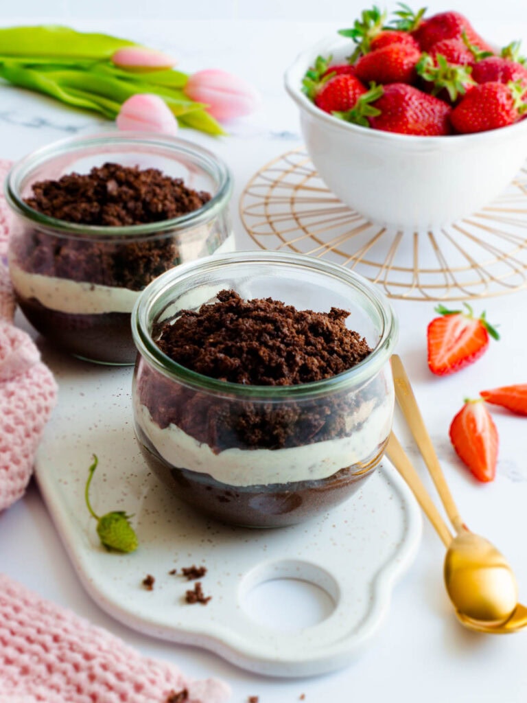 Vegane Erdbeer-Maulwurfkuchen-Baked-Proats - vegane Erdbeer-Maulwurfkuchen-Protein-Haferflocken - Baked Protein Oats Erdbeer-Maulwurfkuchen-Art