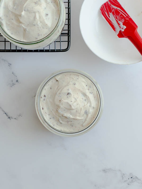 Vegane Erdbeer-Maulwurfkuchen-Baked-Proats Herstellung