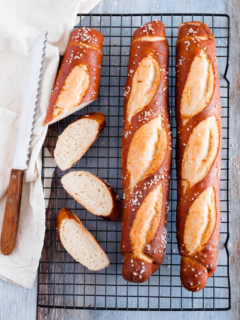 Vegane Laugenbaguettes einfach selber machen