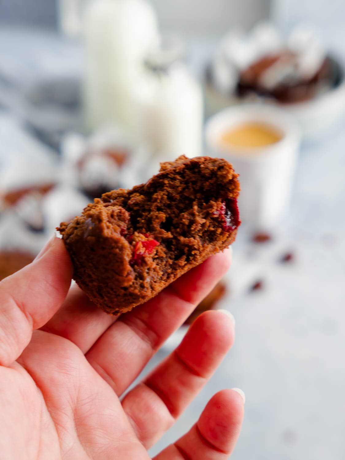Die allerbesten, veganen Schoko-Kirsch-Muffins mit Streuseln - Dinkelliebe