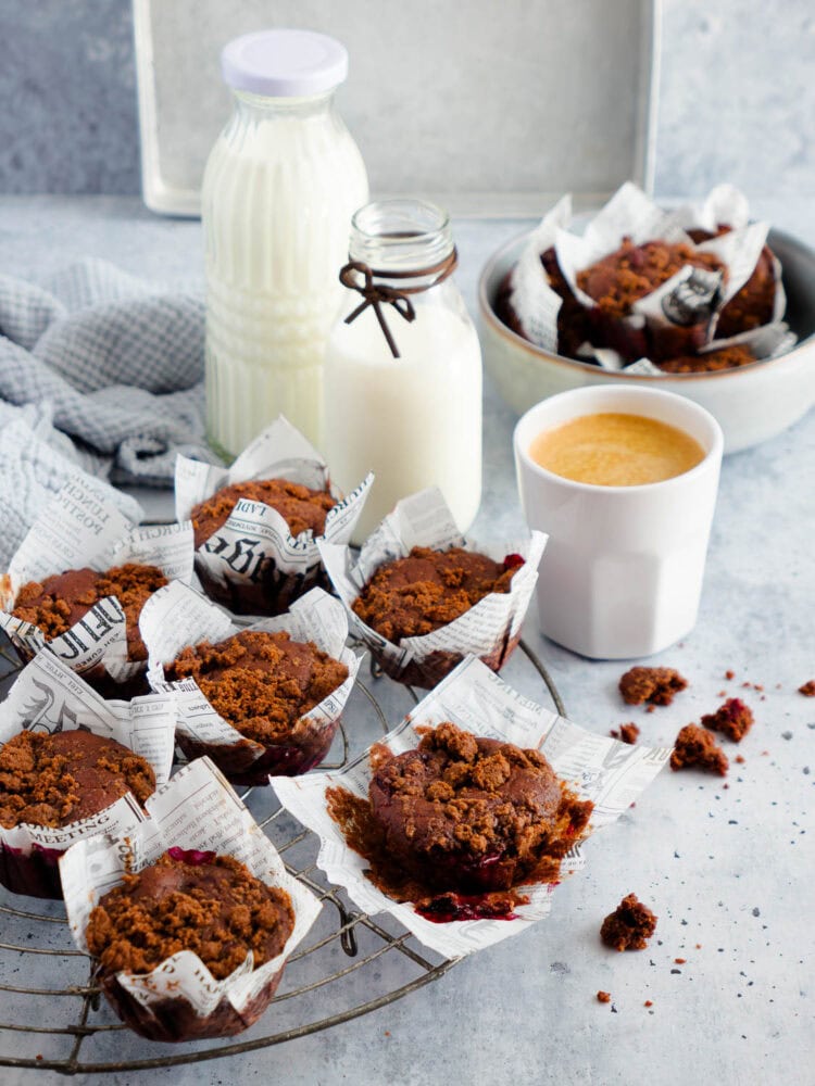 Die allerbesten, veganen Schoko-Kirsch-Muffins aus Dinkelmehl mit ...