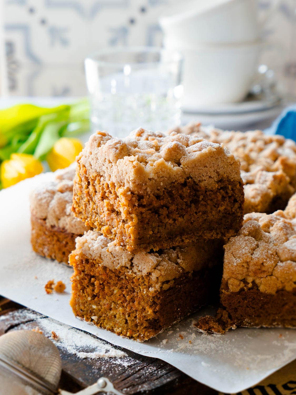 Weltbester, veganer Rüblikuchen mit Streuseln - einfaches Rezept, mit oder ohne Thermomix, saftig und locker