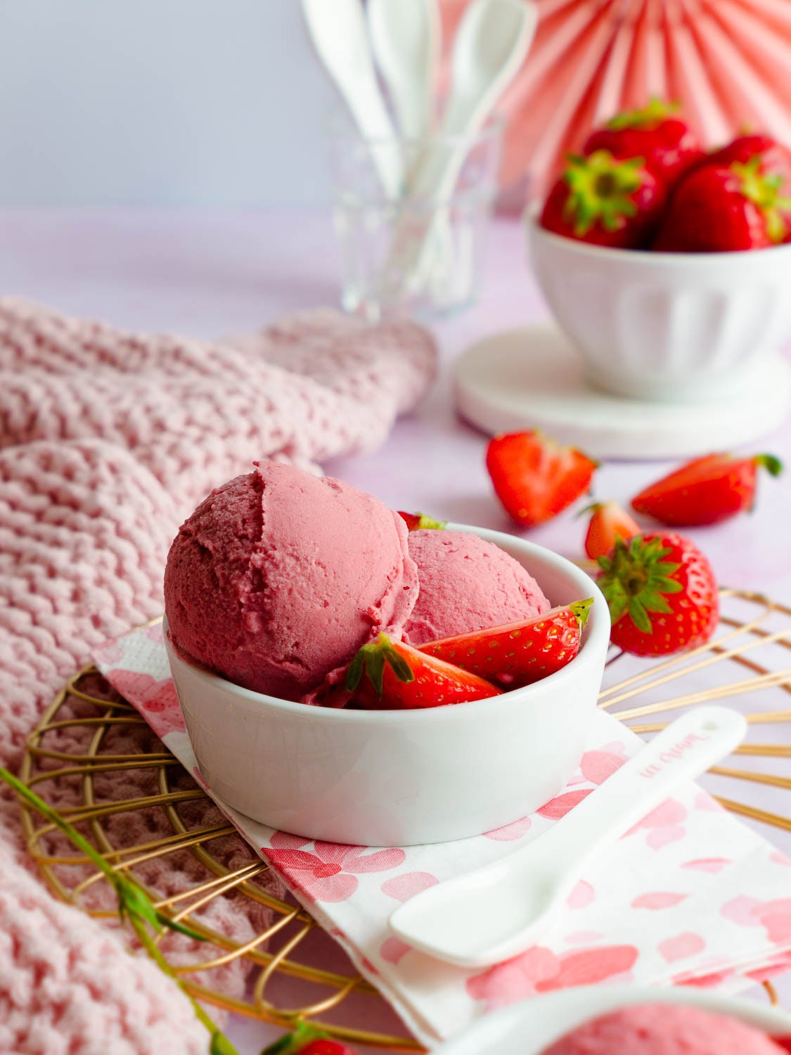 Veganes Erdbeereis aus dem Ninja Creami, mit oder ohne Thermomix, einfach selber machen