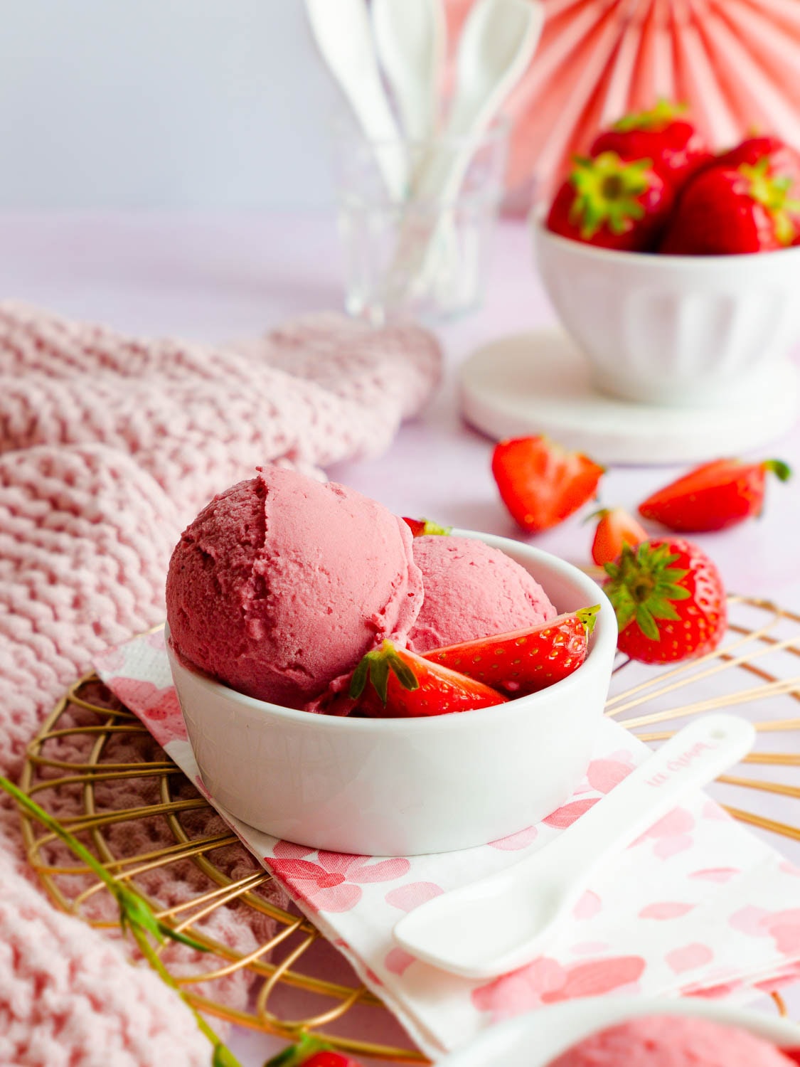 Veganes Erdbeereis aus dem Ninja Creami, mit oder ohne Thermomix, einfach selber machen