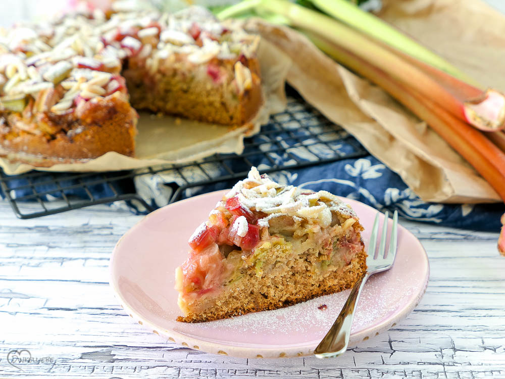 Vollkorn-Rhabarberkuchen