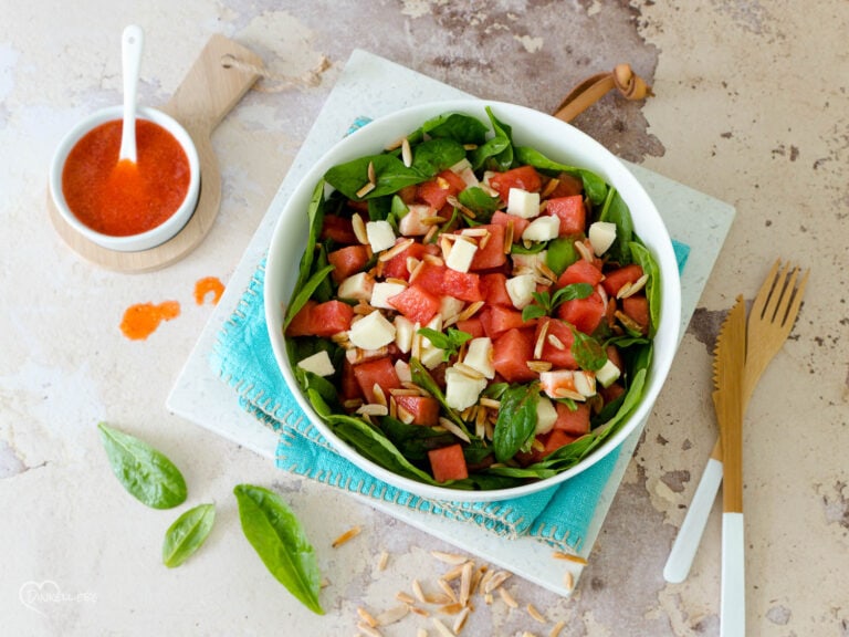 Wassermelone-Babyspinat-Salat mit Mozzarella