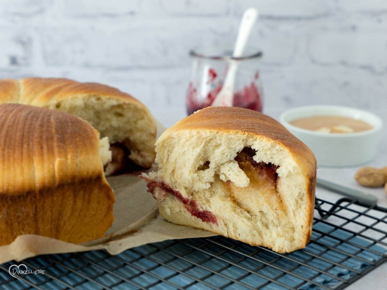 Wool Roll Bread - Wollknäuel Hefekuchen