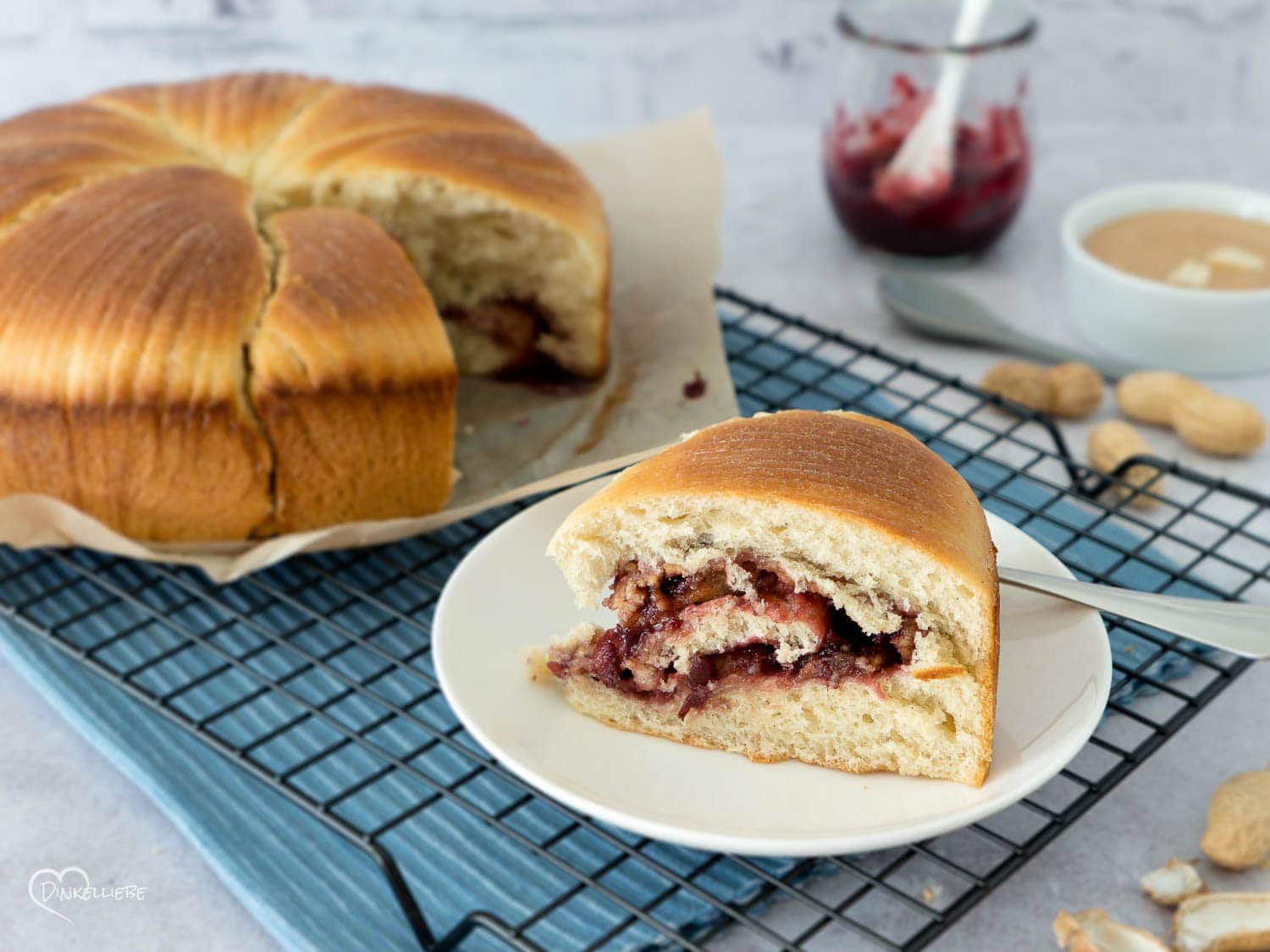 Wool Roll Bread - Wollknäuel Hefekuchen