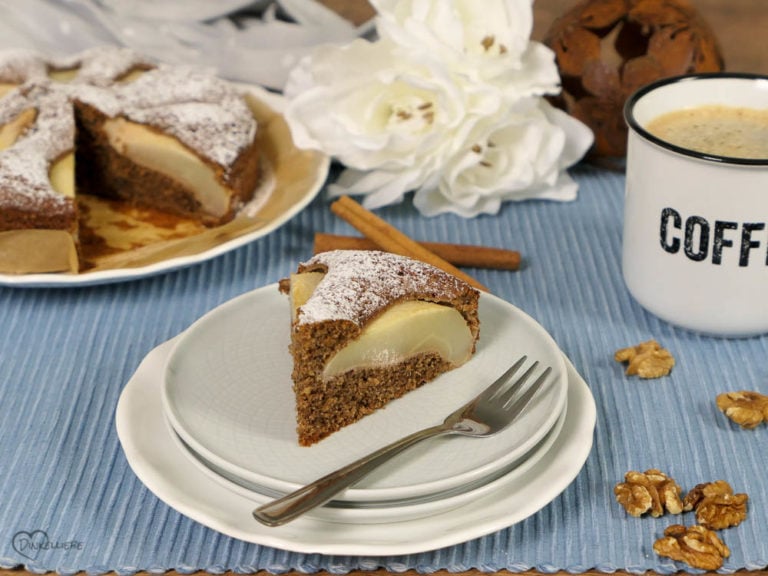 Zimtiger Dinkel-Birnen-Walnusskuchen