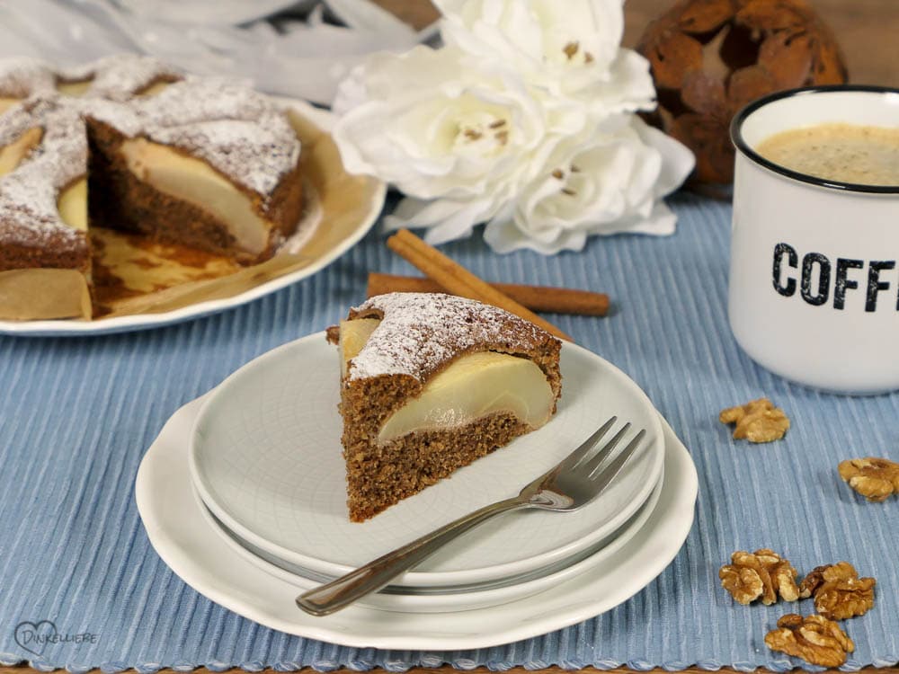 Zimtiger Dinkel-Birnen-Walnusskuchen