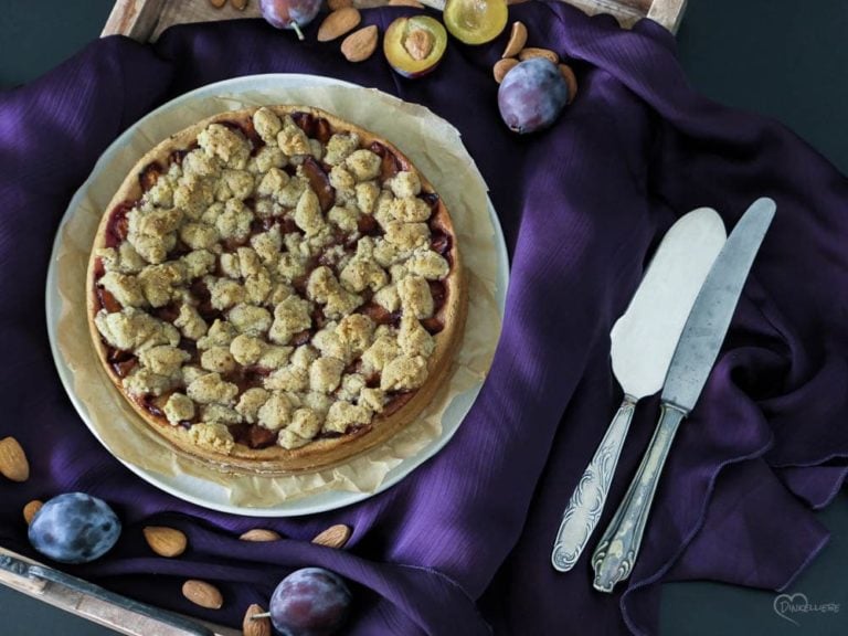 Zwetschgenkuchen mit Mandelstreuseln - Dinkelliebe