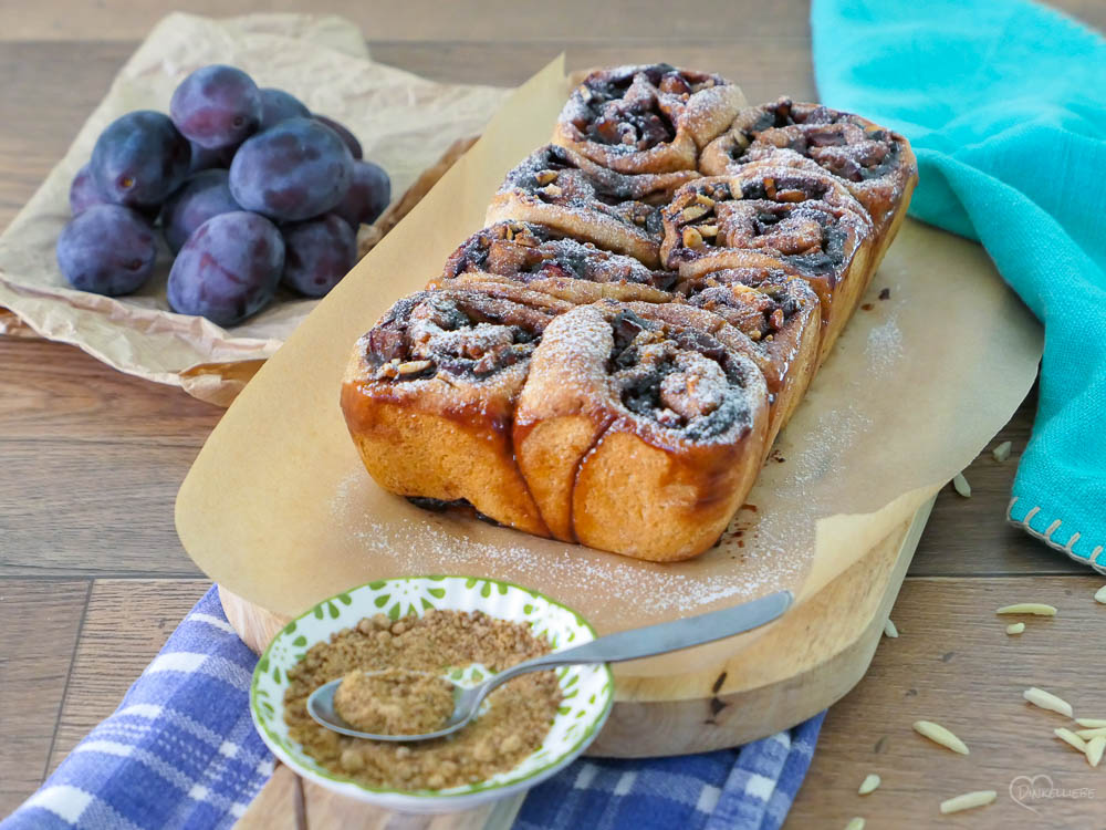 Zwetschgenschnecken mit Mandeln