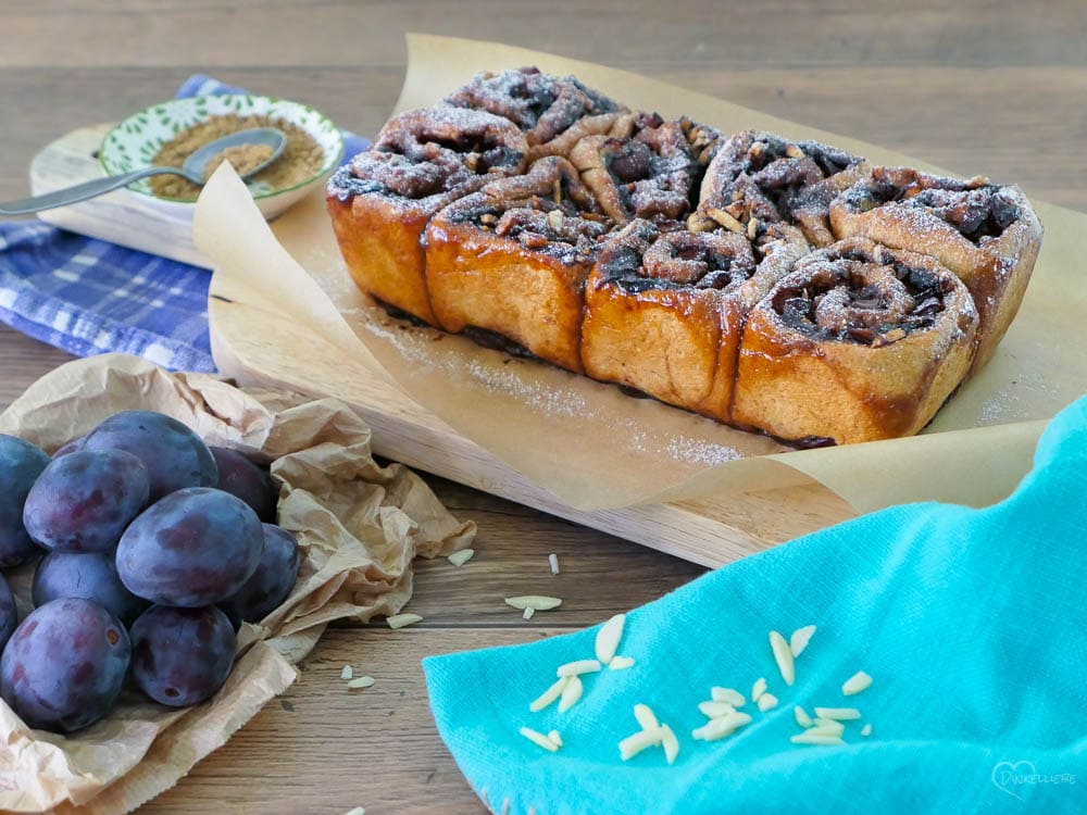 Zwetschgenschnecken mit Mandeln