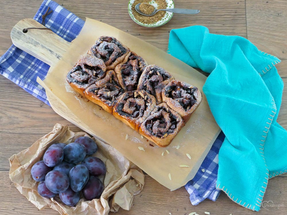 Zwetschgenschnecken mit Mandeln