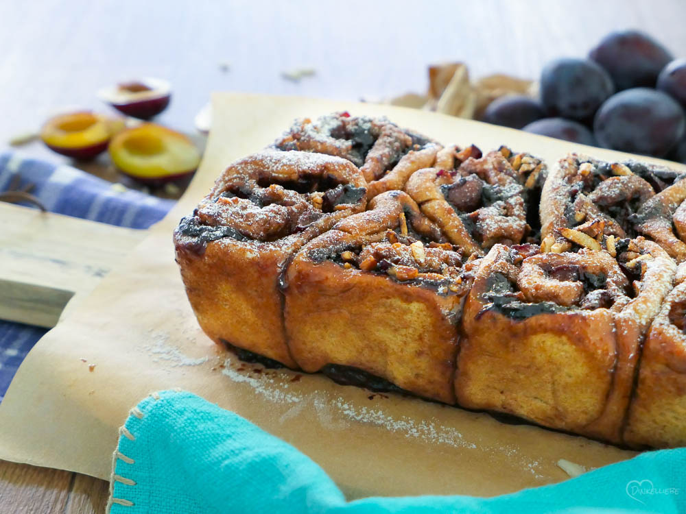 Zwetschgenschnecken mit Mandeln