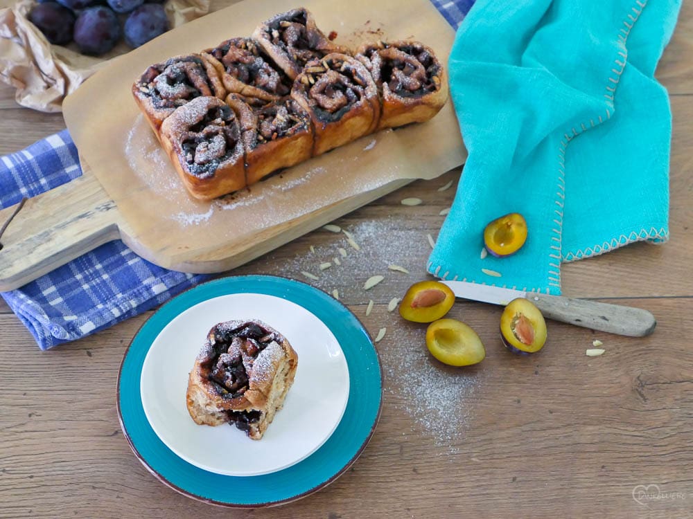 Zwetschgenschnecken mit Mandeln