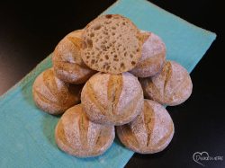 5. Easy Peasy Brötchen